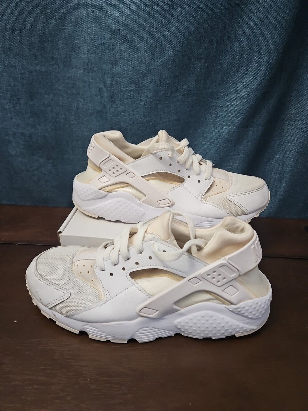 Nike Air Huarache Triple White GS 654275-110 Size 6.5Y | Women's 8 | Retro - Picture 16 of 16